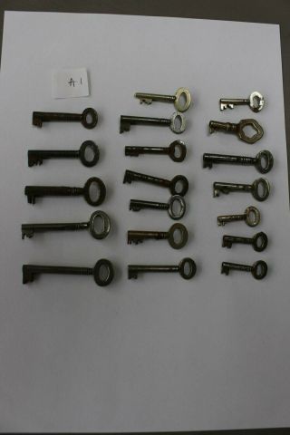 Bunch Joblot Of Old Antique & Vintage Cabinet Caddy Chest Keys (a1)