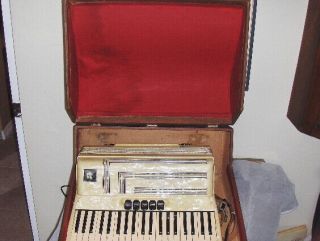 Vintage Settimio Soprani Ivory Piano Accordion 120 Bass W/case 557/29 " Italy