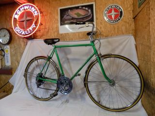 1974 Schwinn Varsity Road Touring Bicycle Vintage Lime Green 10 - Speed Suburban