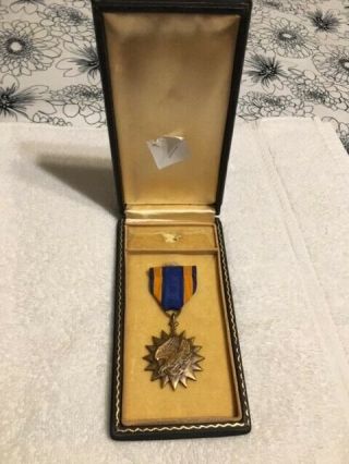 Us Ww2 Air Medal Early Issue In Coffin Box As Issued