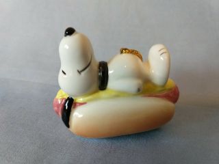 Vintage Snoopy On A Hotdog Ceramic Christmas Ornament - Ufs Japan