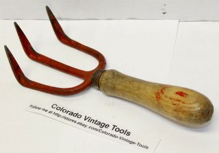 9 " Village Blacksmith 3 Tine Hand Garden Cultivator / Vintage Red Tool / Nr