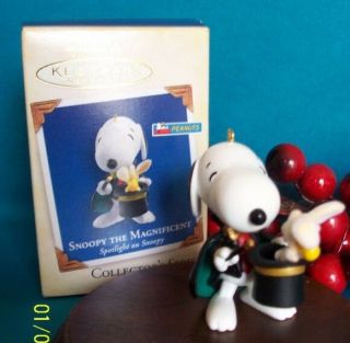 Hallmark Ornament Spotlight On Snoopy The Magnificent