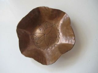 Weeda Tasmania,  Australia - Small Vintage Copper Metal Dish With Floral Design