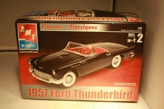 1957 Ford Thunderbird 1/25 Scale Model Car Amt Usa