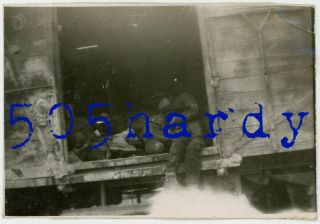 Wwii Us Gi Photo - Dead German Pows Falling Out Of Cattle Car Southern Germany