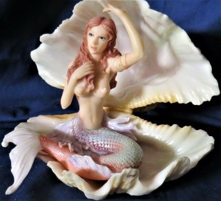 Resin Figurine Mermaid In A Clam Shell Pacific Giftware