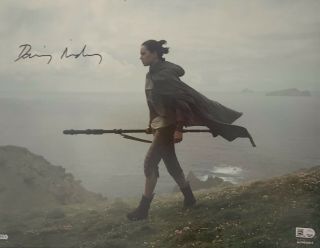 Star Wars Daisy Ridley With Staff Autograph 11x14