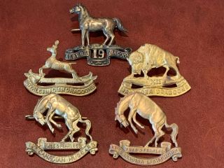 5 X World War 2 And Ww1 Canadian Dragoons Medal Cap Badges - Alberta & Manitoba