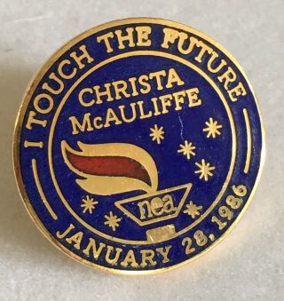 Nasa Christa Mcauliffe 1986 Lapel Pin I Touch The Future Pinback A61