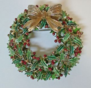 Signed Weiss Green Enamel Holly Berry Christmas Wreath Gold Bow 2.  5 " Brooch Pin