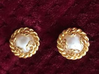 Chanel 1995 Signed Vintage Earrings With Pearl