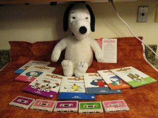 Vintage Worlds Of Wonder 24 " Talking Snoopy Tape Player With 7 Books 5 Tapes