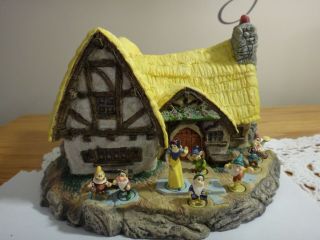 Olszewski Goebel " Snow White And The 7 Dwarfs Cottage " With 8 Minature Figurines