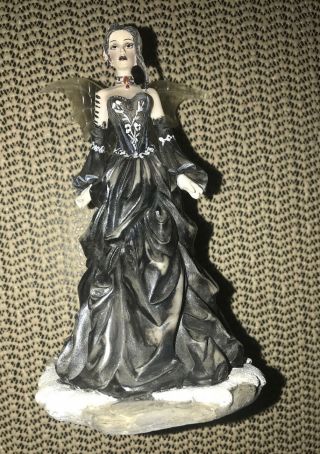 Dragonsite Nene Thomas Figurine Queen Of Shadows,  Comes In The Box