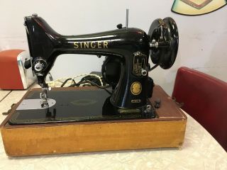 Vintage Singer Sewing Machine 99k With Case,