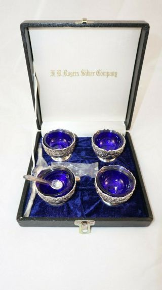 F.  B.  Rogers Silver Company Salt Cellar 4 Pack With Spoons And Case