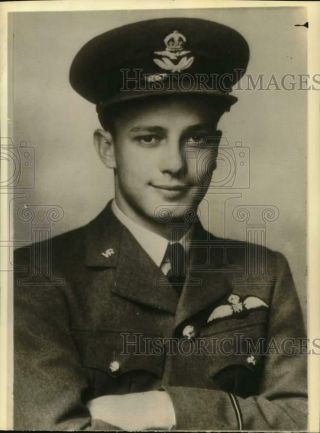 1942 Press Photo Pilot Of Royal Air Force Fighter,  Eugene Melvin Potter