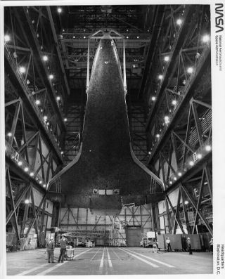 Sts - 1 / Orig Nasa 8x10 Press Photo - Space Shuttle Columbia In Vab