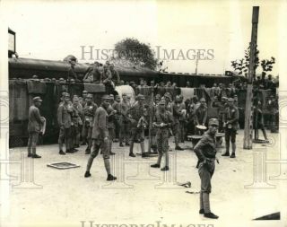 1942 Press Photo Chinese Soldiers Gather At Rail Station,  Wwii - Pim02710