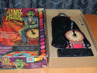 VINTAGE I Vant to Bite Your Finger “The Dracula Game” 1981 Hasbro 100 Complete 2
