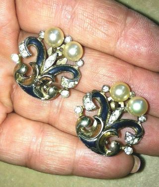 C1940 Trifari Alfred Philippe Empress Eugenie Pearl & Enamel Clip Earrings