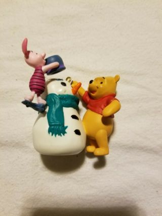 Hallmark 1998 Building a Snowman - Winnie the Pooh and Piglet Ornament 2
