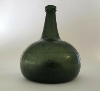 A Fine 18th Century Dutch Onion Black Glass Wine Bottle,  circa 1730 2