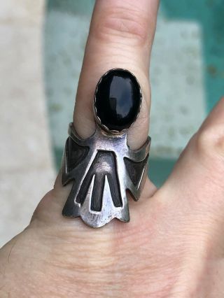 A,  Signed Hm Bird Form Navajo Indian Sterling Silver & Onyx Ring Size 7 - 3/4