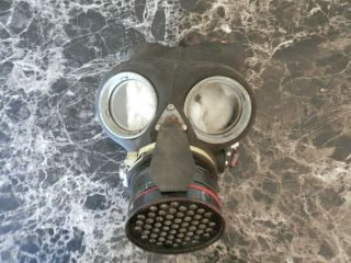 Vintage Wwii 1942 No.  4 Gas Mask