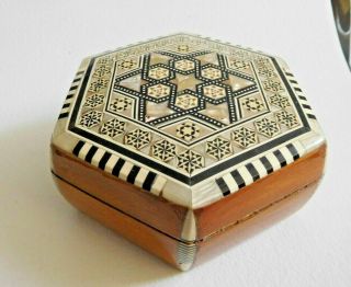 Pretty 6 Sided Keepsake Box On Hinge Inlaid Pattern With Mother Of Pearl