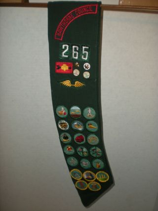 Vintage Girl Scout Sash 60’s To 70’s Maine With 26 Badges Patches Plus 4 Pins