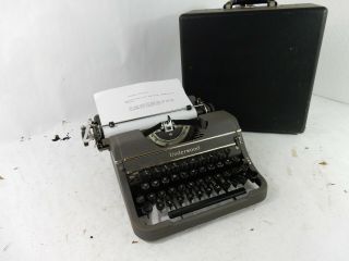 Vintage Portable Underwood Universal Typewriter W/original Case Fully Functional