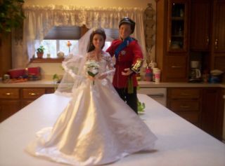 Danbury Prince William & Kate Commemorative Edition Wedding Dolls 2011