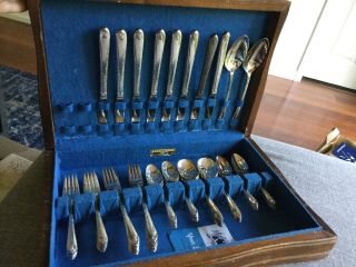 Exquisite Wm Rogers & Son Silverplate 50 Pc Flatware Set For 8 In Wood Chest