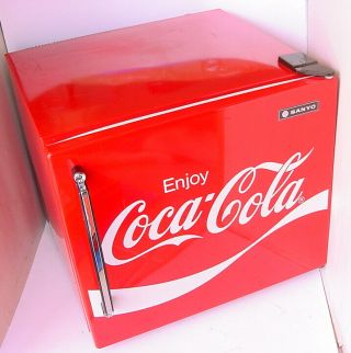 Vintage Enjoy Coca - Cola Sanyo Mini - Frig Refrigerator Model Kgc - 694