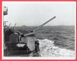 1941 Battleship Hms Prince Of Wales Passes Convoy In Atlantic 8x10 News Photo
