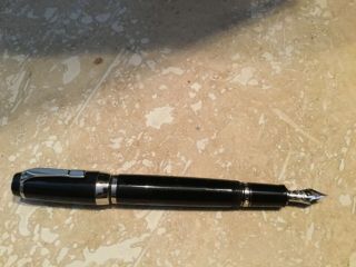 Montblanc Fountain Pen " Boheme " Black & Platinum 14k Nib Lim.  Ed.  Of 4810
