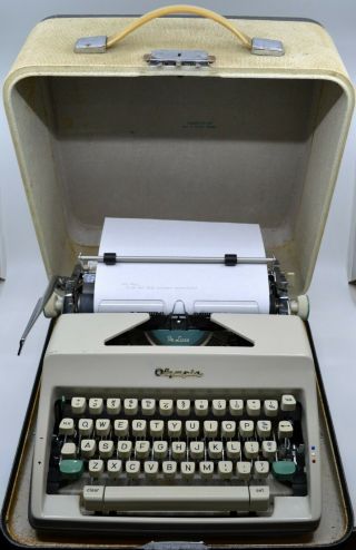 Vintage 196 Olympia Sm9 De Luxe Typewriter In Case (portable Vintage Typewriter)