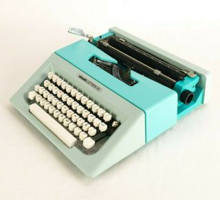 Olivetti Lettera 25 Custom Reconditioned Vintage Typewriter With Spanish Keys