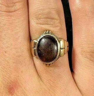 Vintage 10k Gold Ring W/ Garnet Stone (size 5.  5)