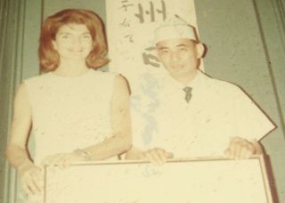 Picture Of Jackie Kennedy In The Orient Standing Behind A Artist 