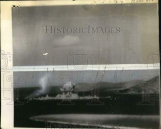 1944 Press Photo Japanese Ship Explodes From Us Navy Attack,  Caroline Islands
