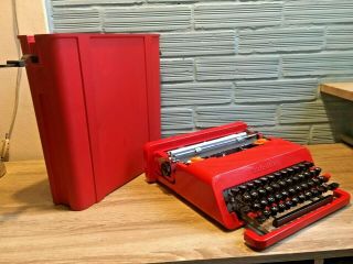 Vintage Typewriter Olivetti Valentine Red Portable Mid Century Design 2