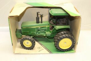 Ertl John Deere Mfwd Row Crop Tractor 584da 1/16th Scale Vintage