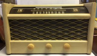 Vintage 1947 Stewart Warner 7 Tube Radio Am - Fm Model A72t4 Wood Case