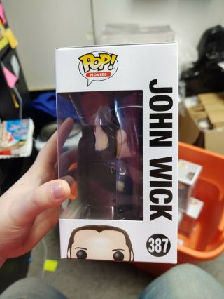 Funko Pop Movies/Chapter 2: John Wick 387 CHASE W/Protector 2