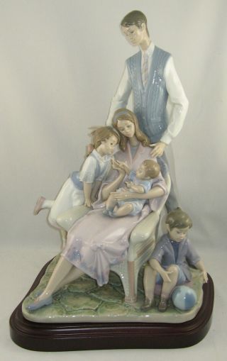 Lladro Limited Edition Figurine 1805 " Portrait Of A Family " In Orig Box W/base