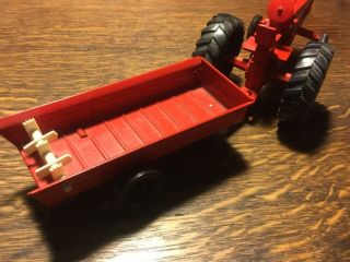Vintage ERTL Toy RED International Harvester Tractor w/ Manure Spreader 75 - 7650 3