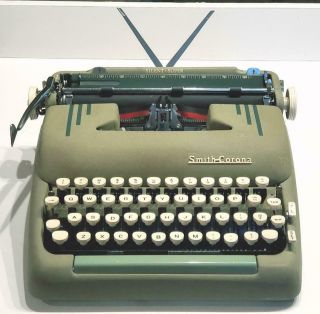 1955 Moss Green Smith Corona Silent 5t Series Portable Typewriter & Case